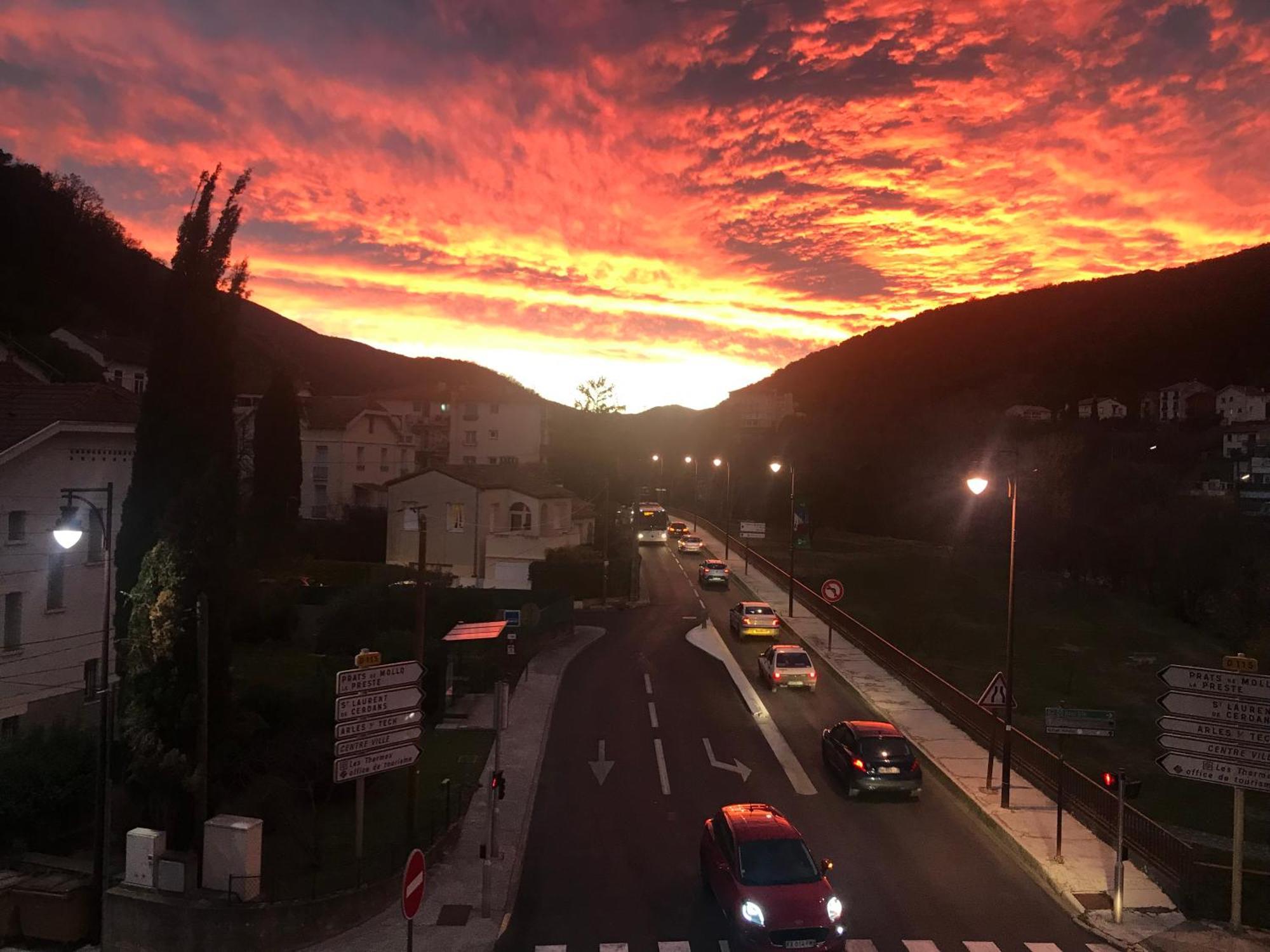 Hebergements A La Rive, Accueil Ouvert Tous Les Jours Jusqu'A 20H00 Dernier Delai, Depuis 30 Ans ! Reserver Ici Svp ! Merci ! Aucun Reglement A Distance Accepte, Paiement Par Cb, Especes, Cheque Ou Cheques-Vacances Imperativement A La Remise Des Clef Amelie-les-Bains-Palalda Ngoại thất bức ảnh